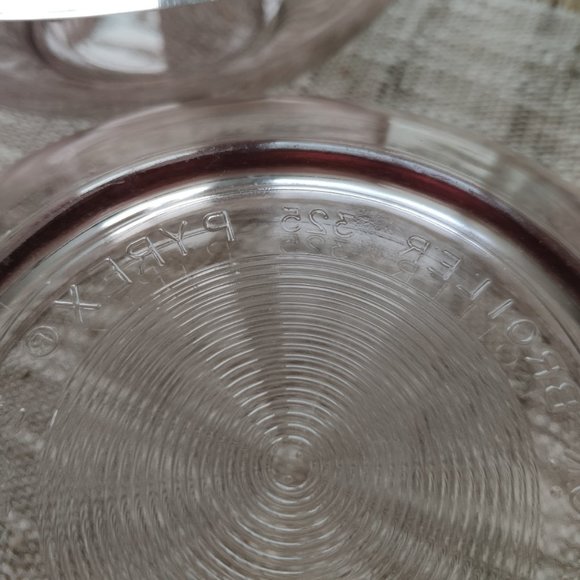 2 Pyrex Bowls Amethyst #325 - Picture 4 of 6